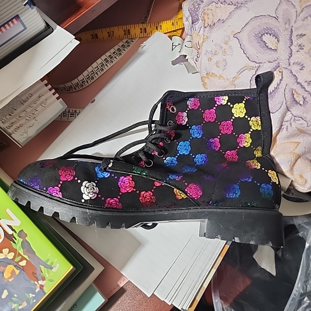 Womens Ankle Print Combat Boots. Us Size 8.5 - Picture 2 of 4